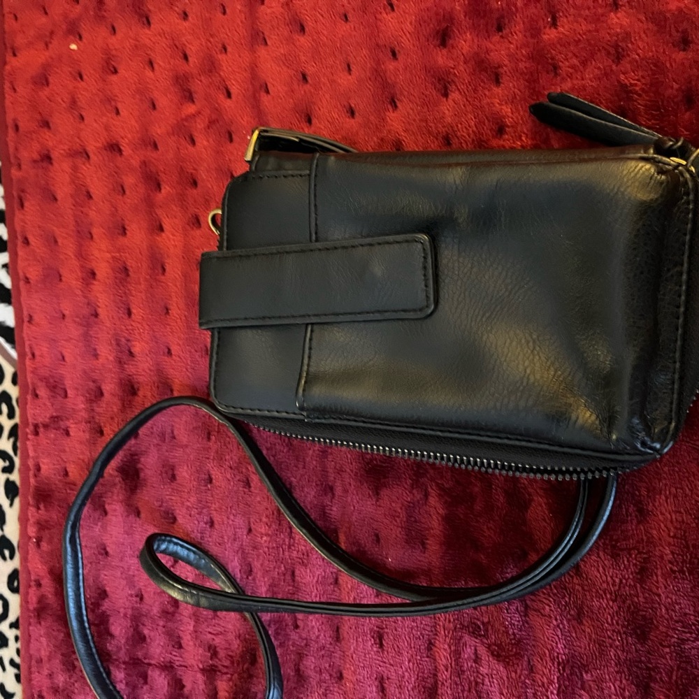 Crossbody cellphone wallet